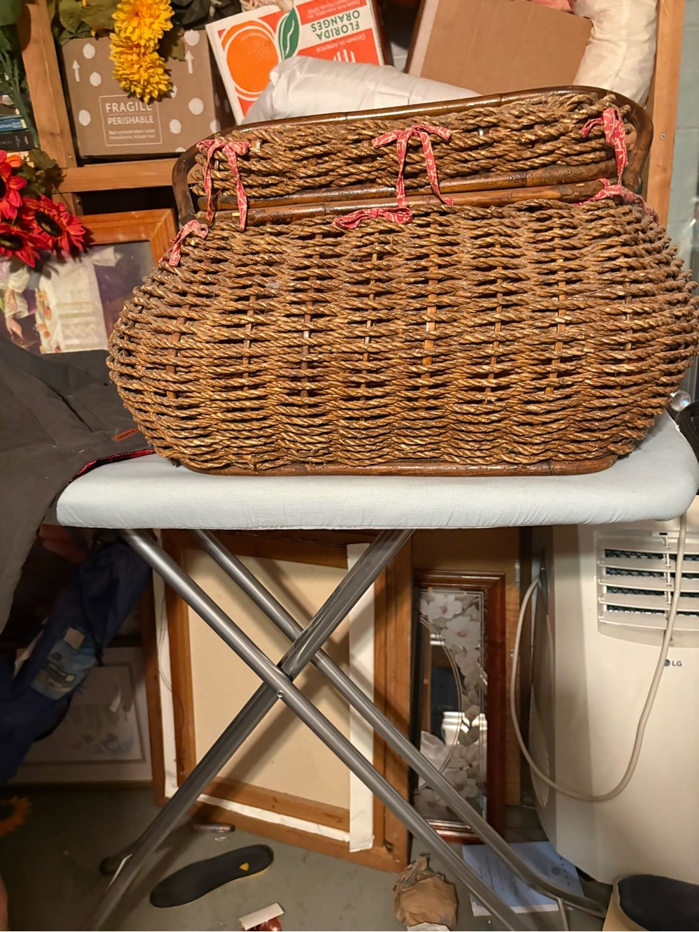 Picnic basket with accessories!!